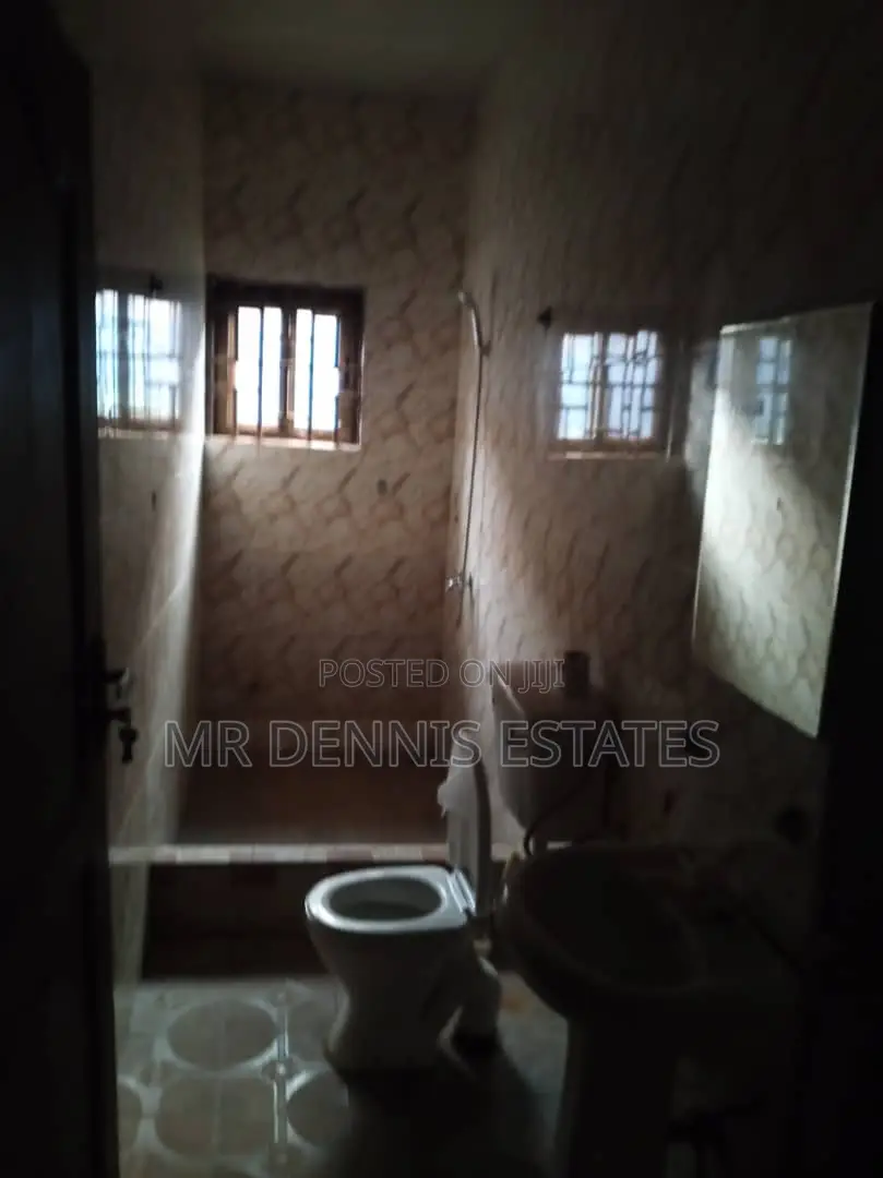 4bdrm House in Westhills Mall for rent