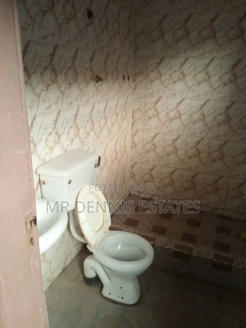4bdrm House in Westhills Mall for rent