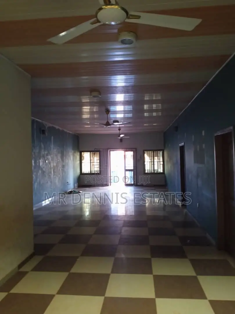 4bdrm House in Westhills Mall for rent