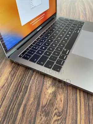 Laptop Apple MacBook Pro 2017 16GB Intel Core I7 SSD 256GB