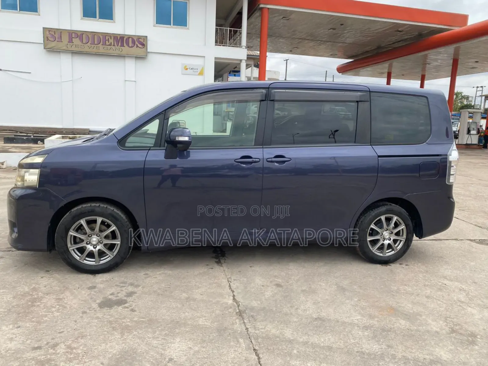 Toyota Voxy 2013 Gray
