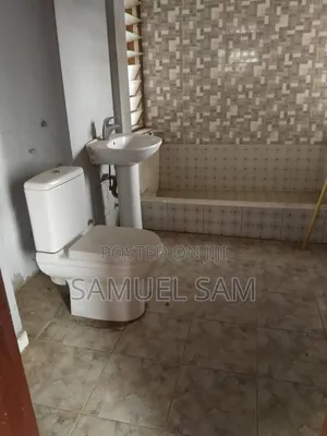 3bdrm House in Tema Golf City for sale