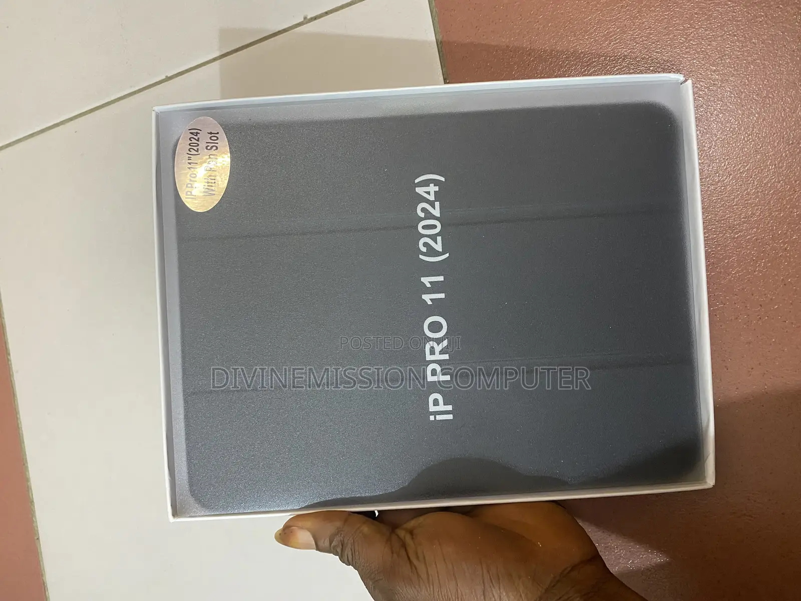 iPad Pro 11 (2024) Case/Cover With Pen  Space