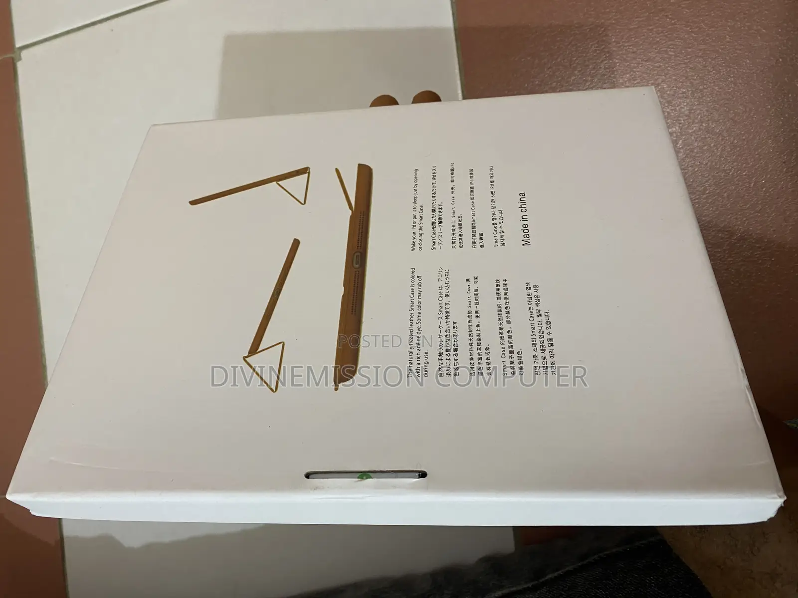 iPad Pro 11 (2024) Case/Cover With Pen  Space