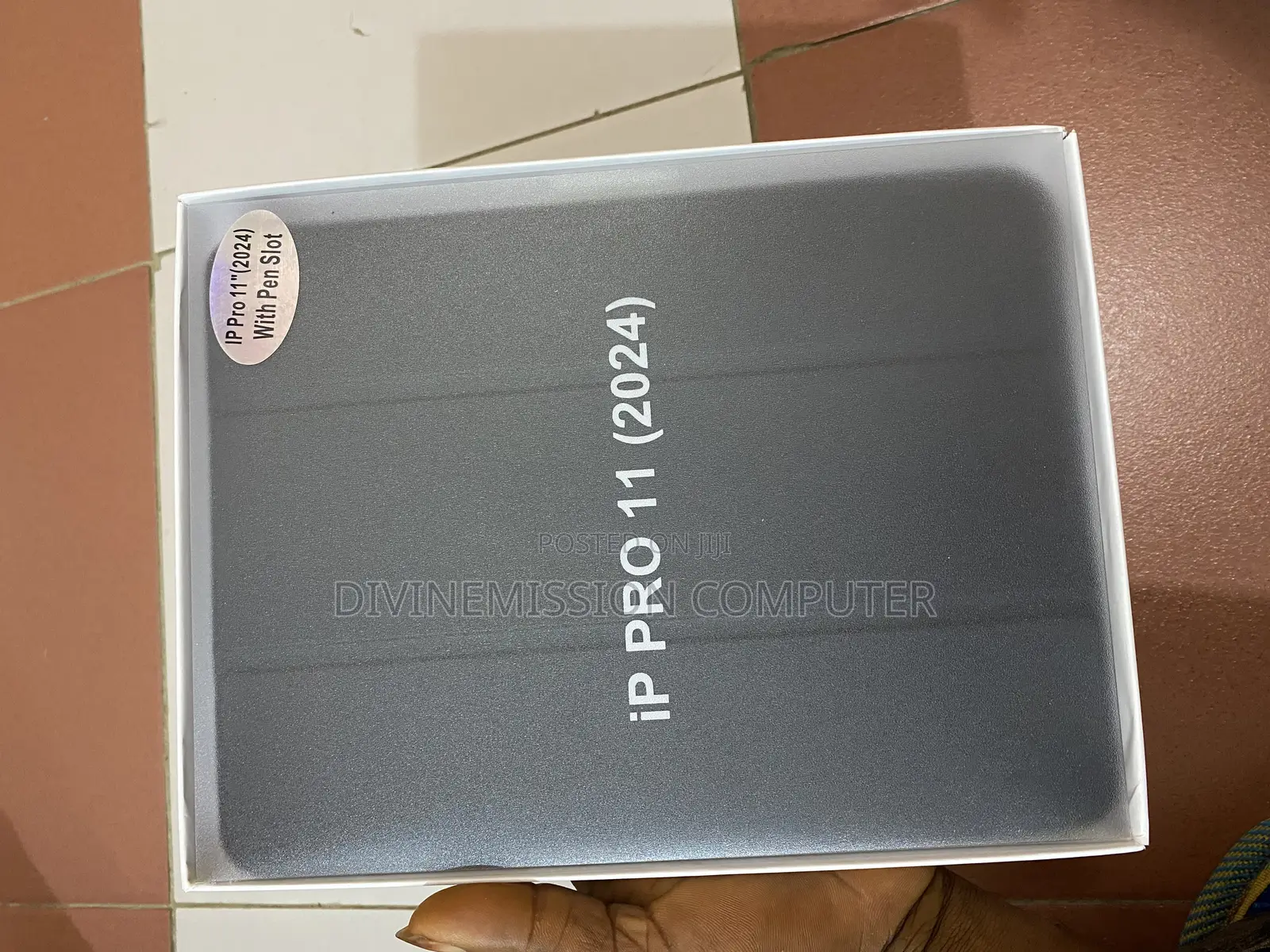 iPad Pro 11 (2024) Case/Cover With Pen  Space