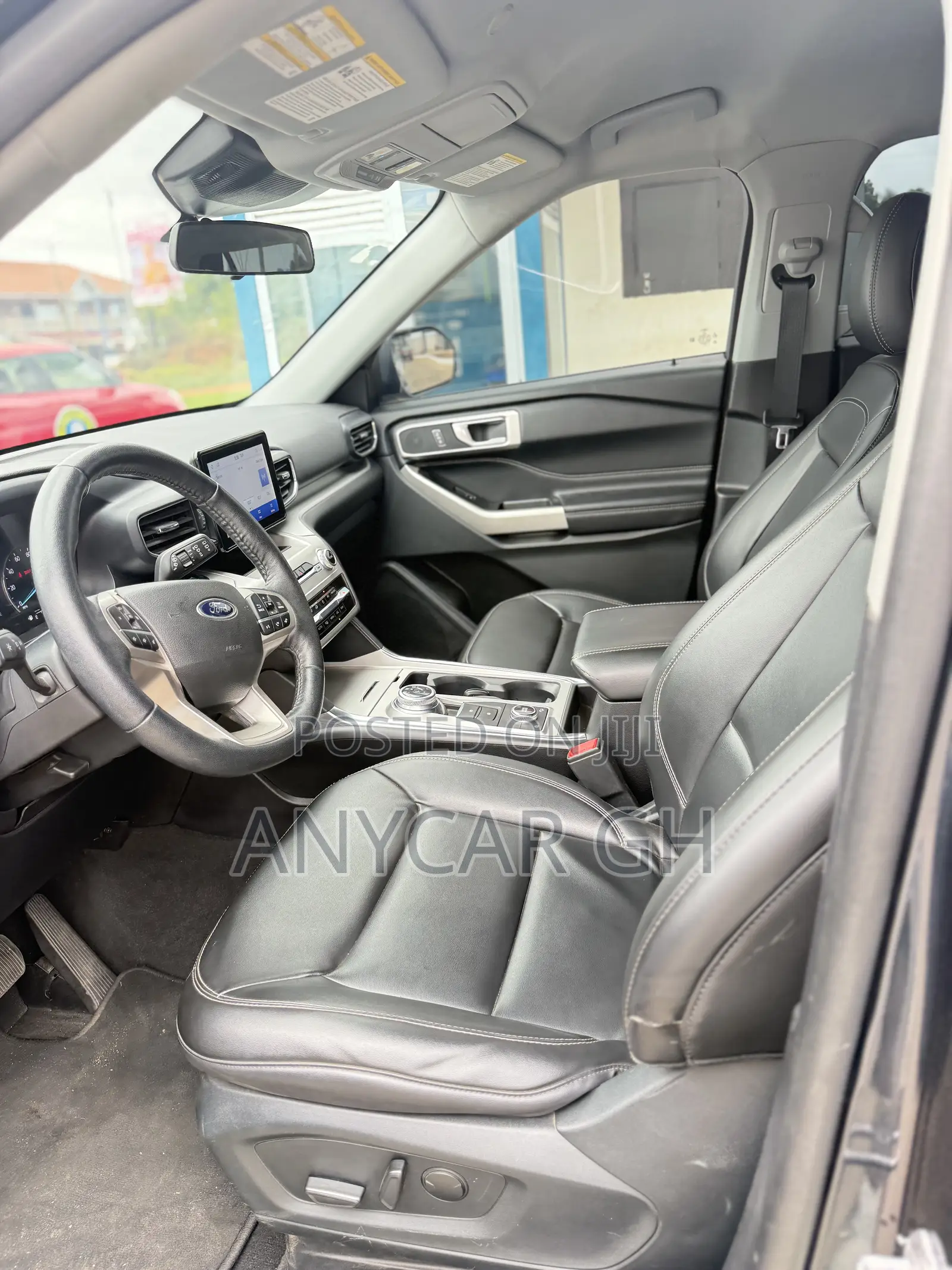 Ford Explorer XLT 2022 Gray