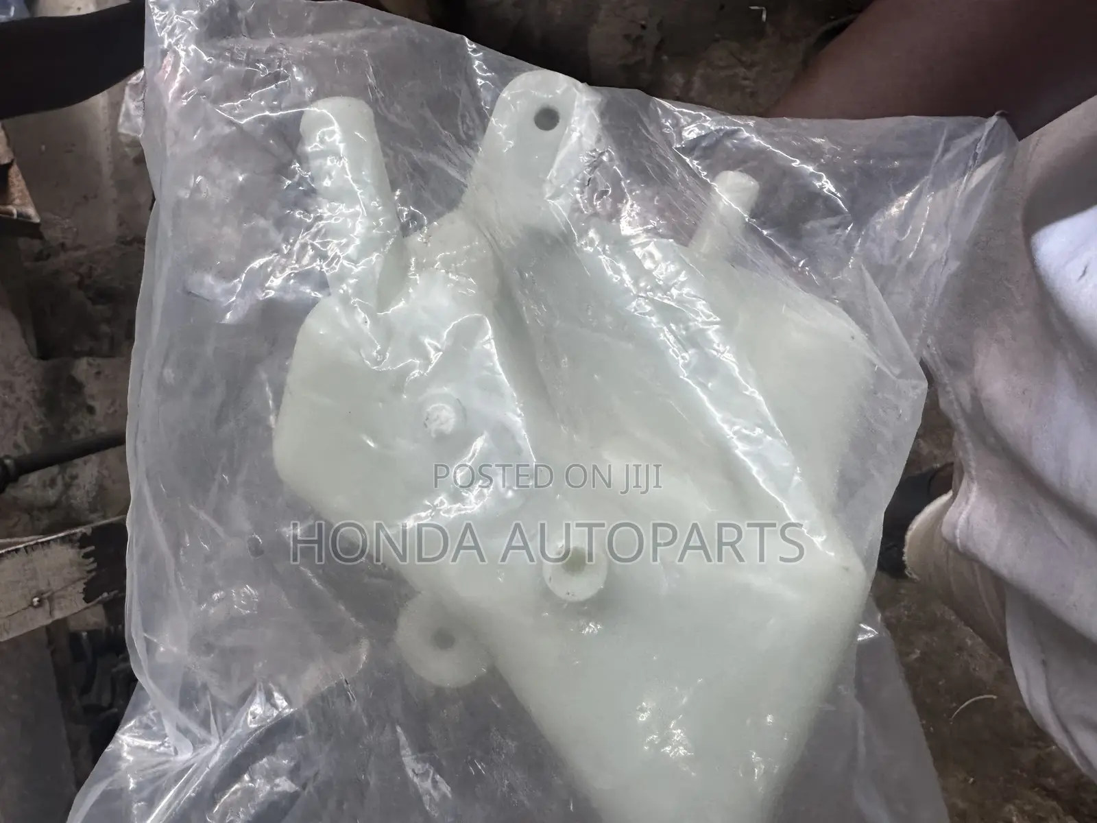 Honda CRV 2018 Coolant Reserve Container.