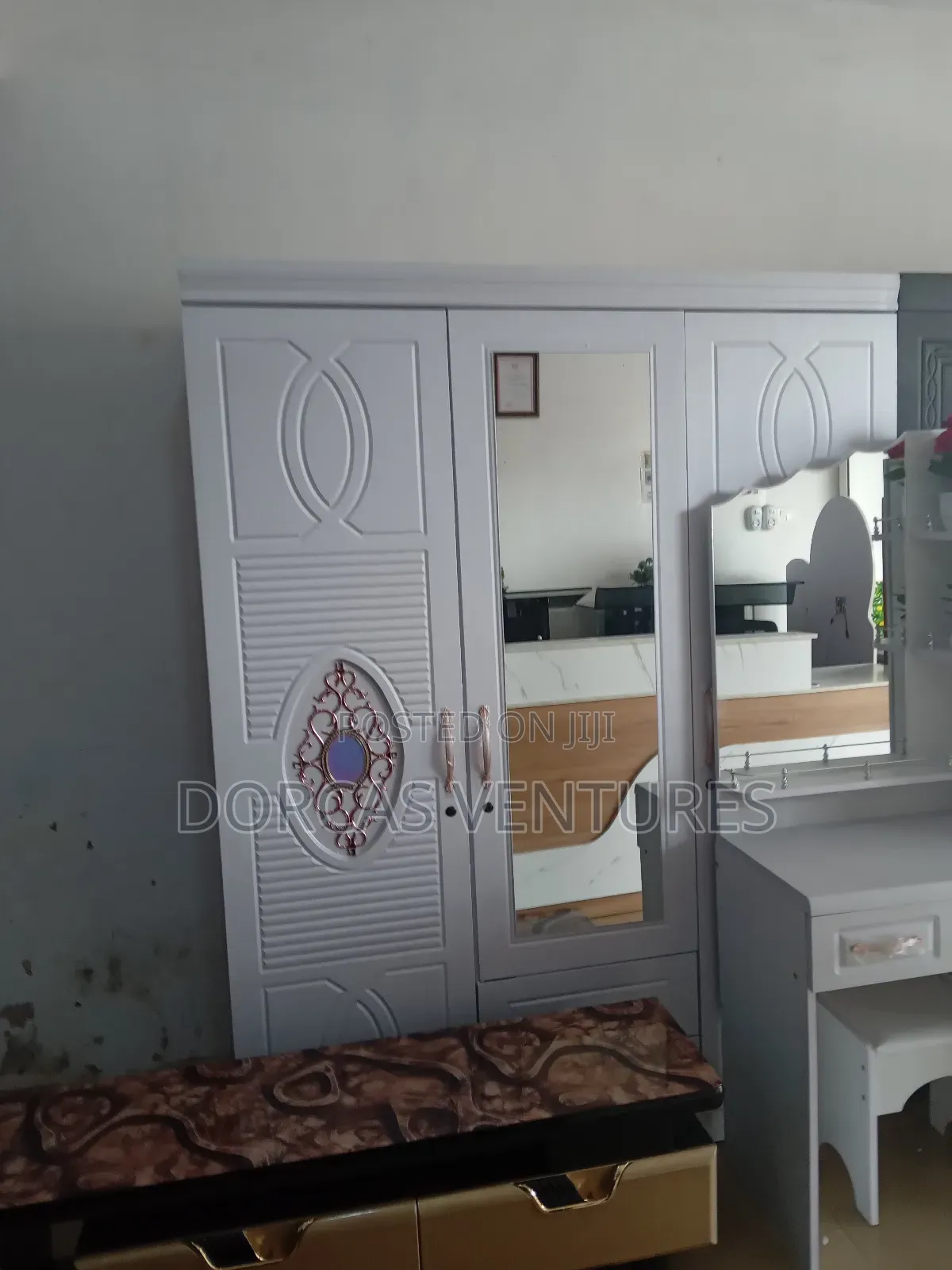 Diconate Wardrobe