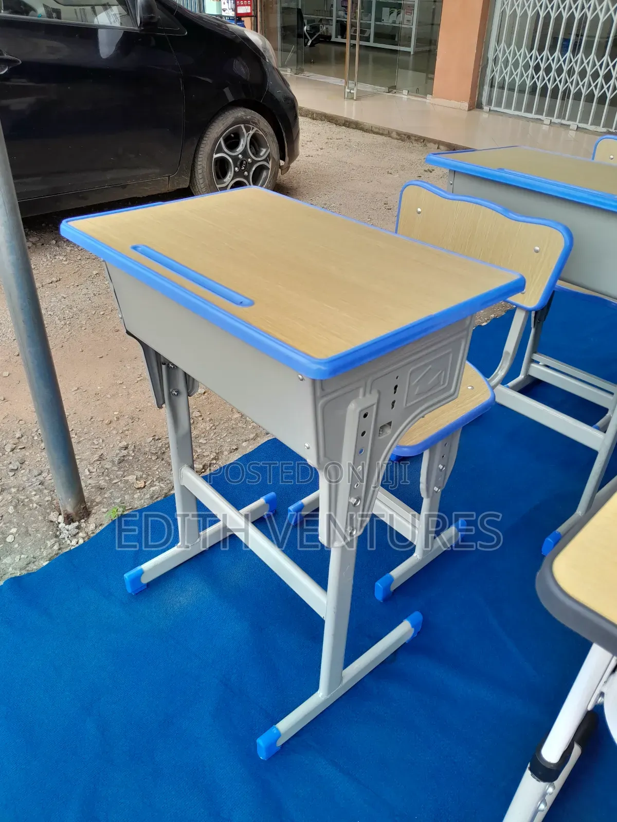 Melis School Desk
