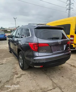 Honda Pilot Touring 4dr SUV 4WD (3.5L 6cyl 9A) 2017 Gray