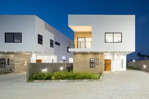 5bdrm Townhouse/Terrace in North Legon for sale