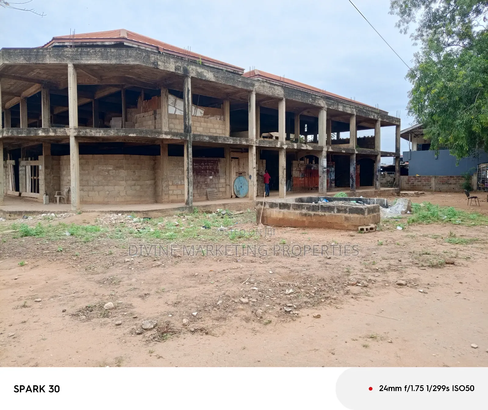 20bdrm Block Of Flats In Kingsby Petroleum, Achimota For Sale