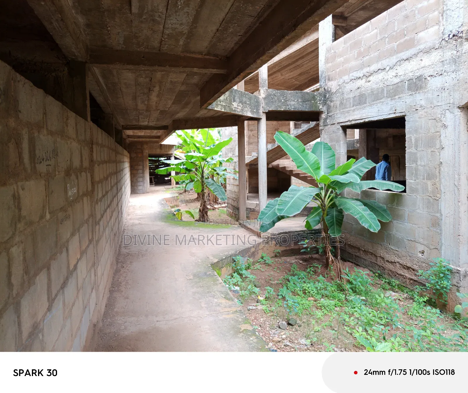 20bdrm Block Of Flats In Kingsby Petroleum, Achimota For Sale