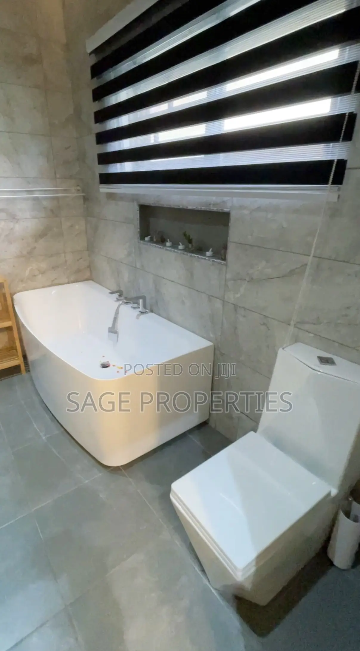 Furnished 4bdrm House in Boundary Road Area for sale