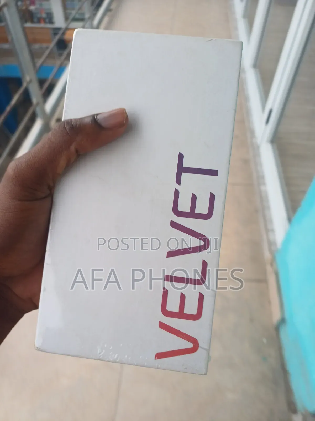 New LG Velvet 128 GB Black