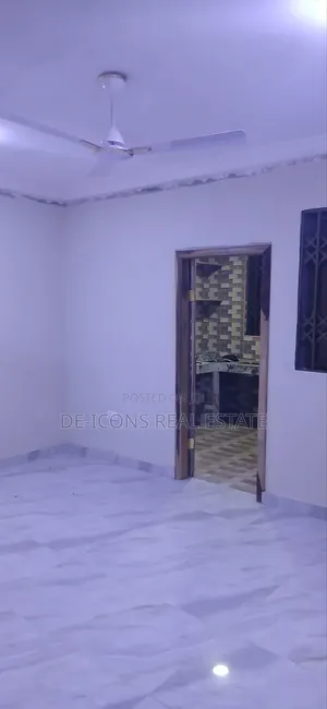 1bdrm Duplex in De-Icons Real Estate, Awutu Senya East Municipal