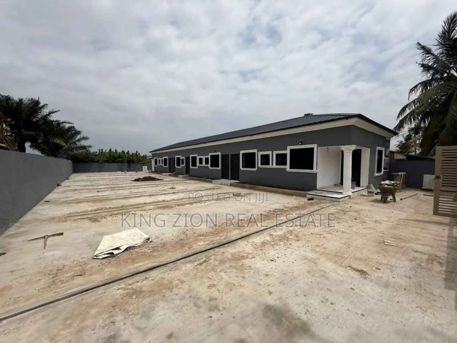 7bdrm House in King Zion Real, Awoshie for sale