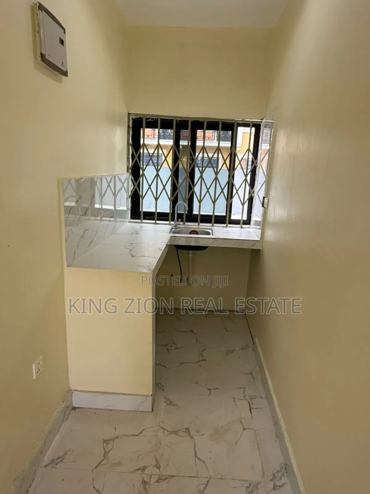 7bdrm House in King Zion Real, Awoshie for sale