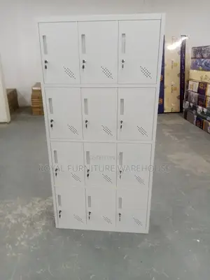 12 Lockers Metal Cabinet