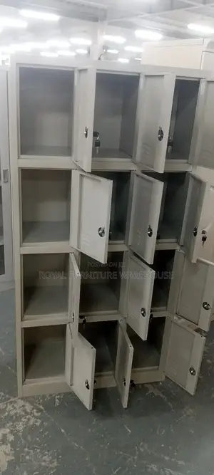 12 Lockers Metal Cabinet