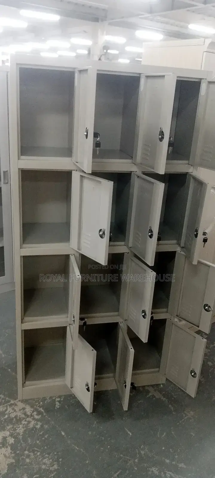 12 Lockers Metal Cabinet