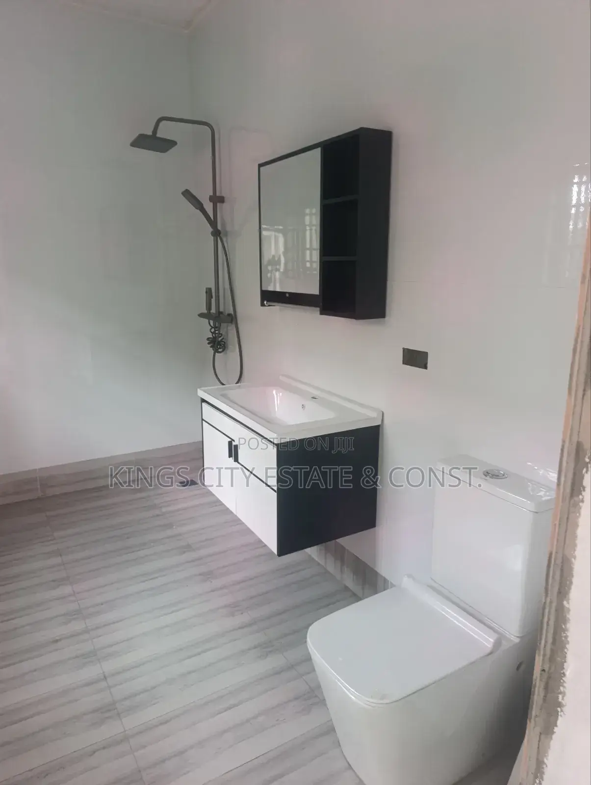 4bdrm House in Canada (Kings City, Pokuase for sale