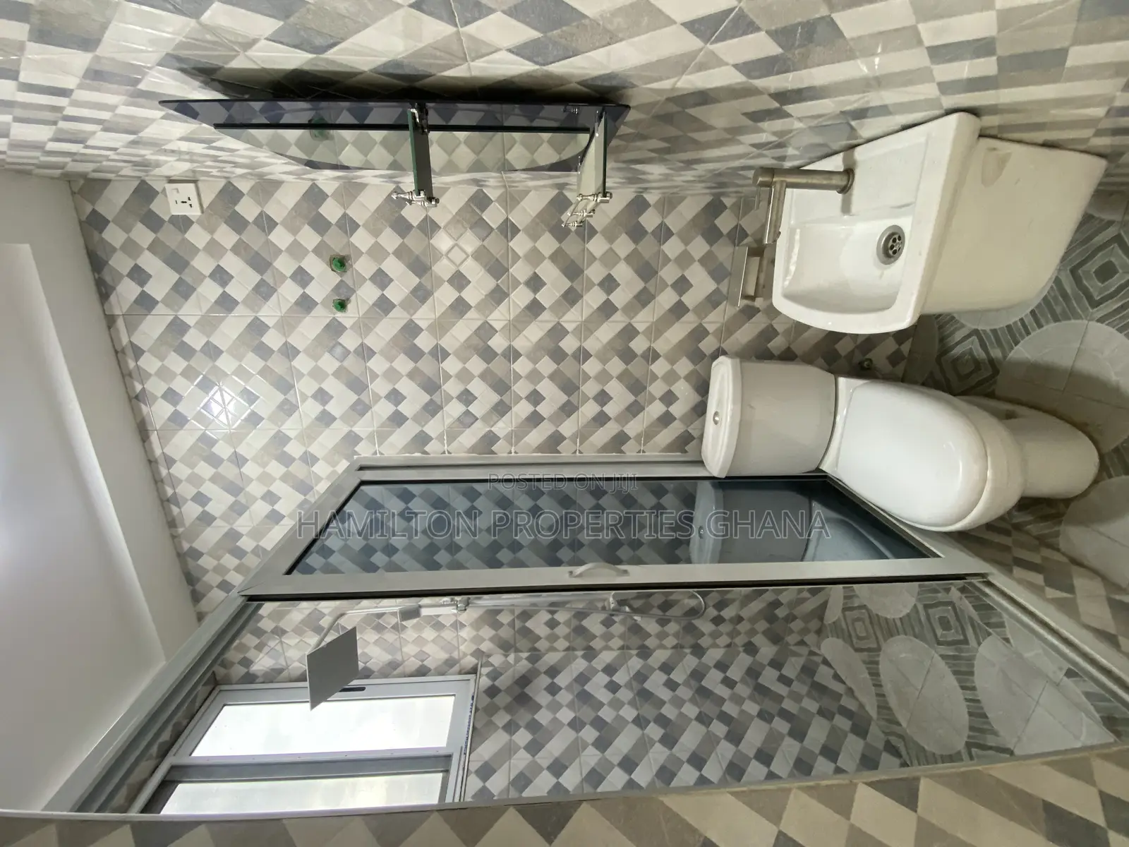 2bdrm Apartment in American House, East Legon for rent