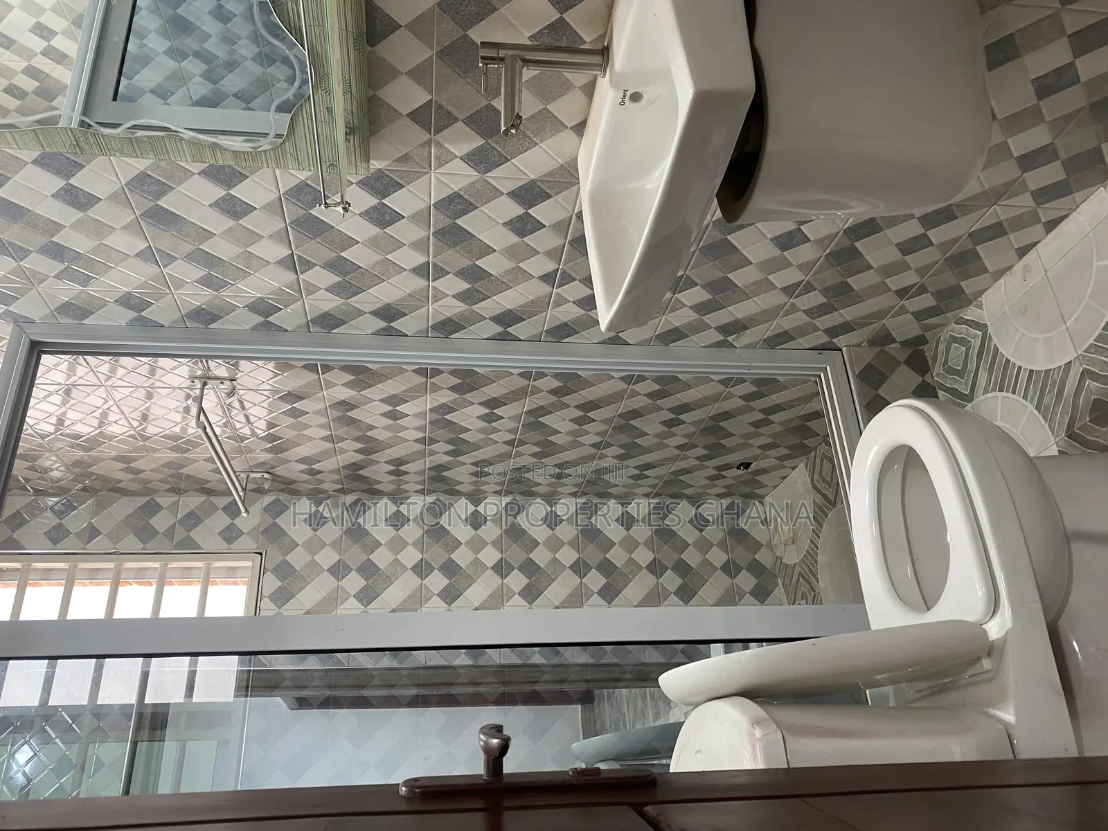 2bdrm Apartment in American House, East Legon for rent
