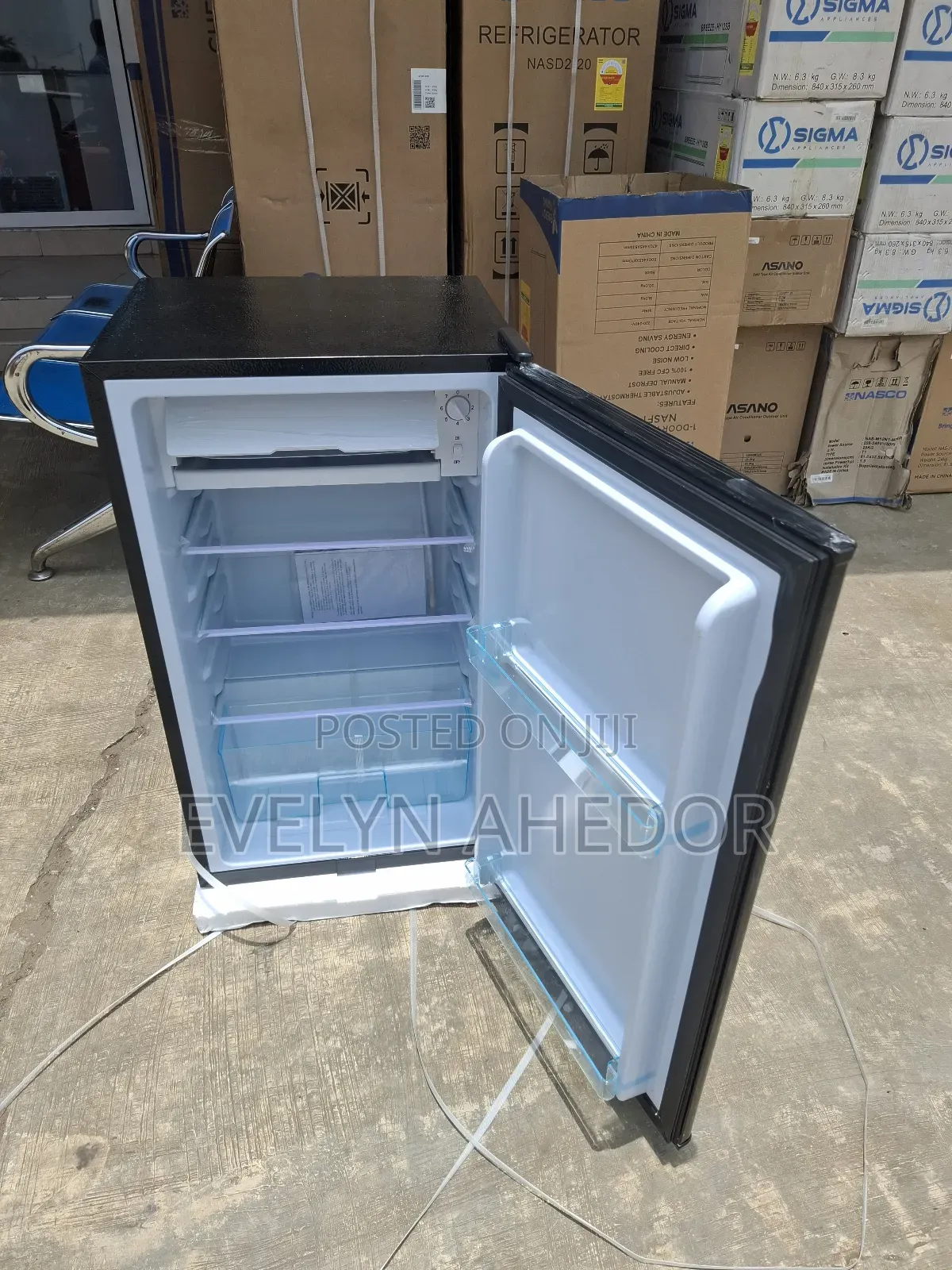 Lock Security Nasco Table Top Fridge 92ltrs