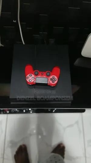 Ps4 With 10 Games and a Controller
