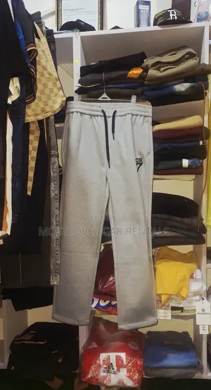 Stock Men's Jeans And T Shirt For Sale In Labadi