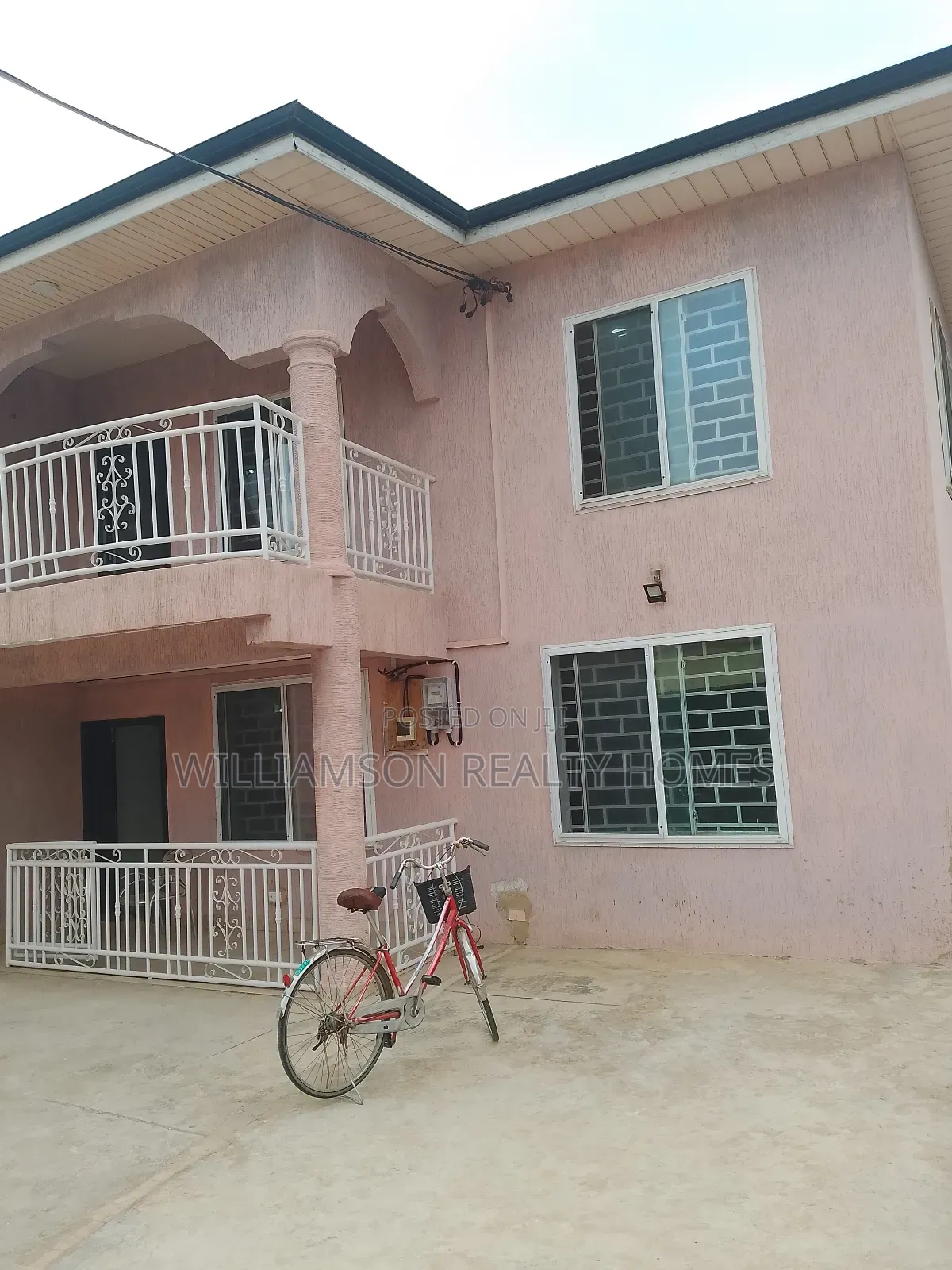 5bdrm House in Community 18 Area, Spintex for rent