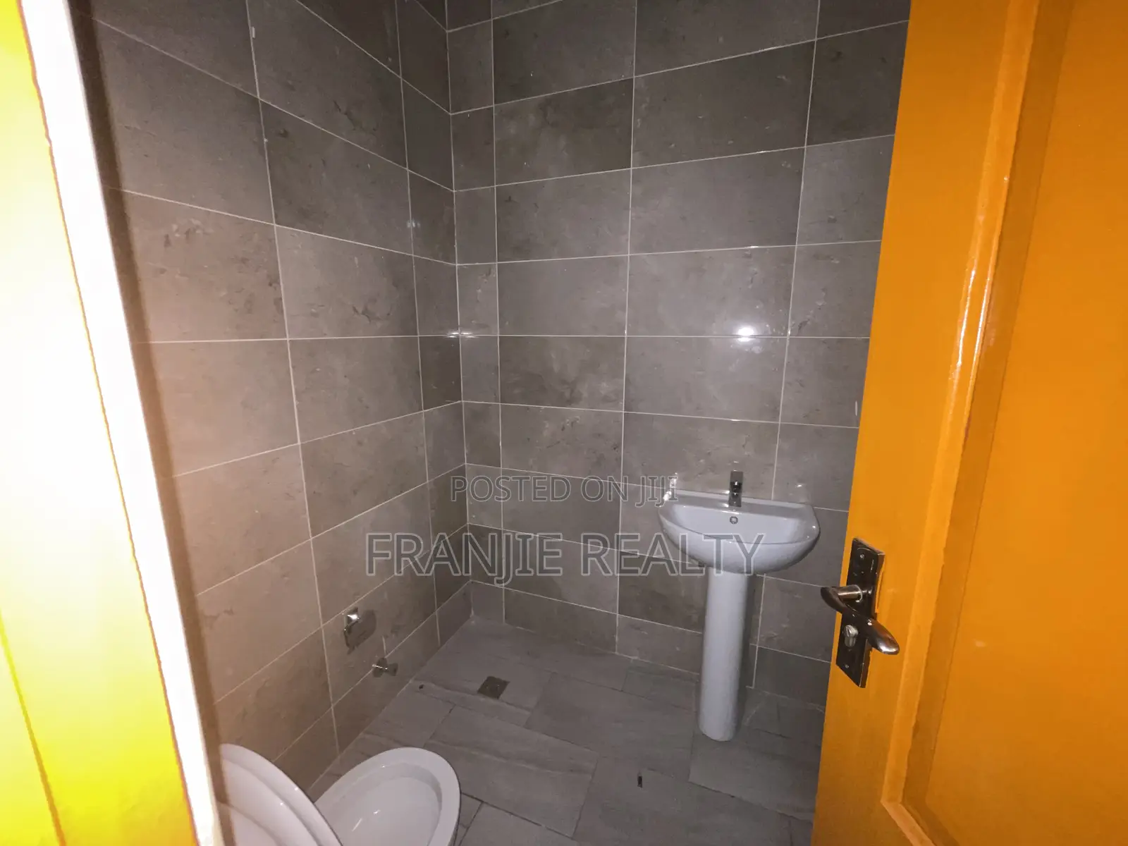 3bdrm Apartment in West Hills Mall Area for rent