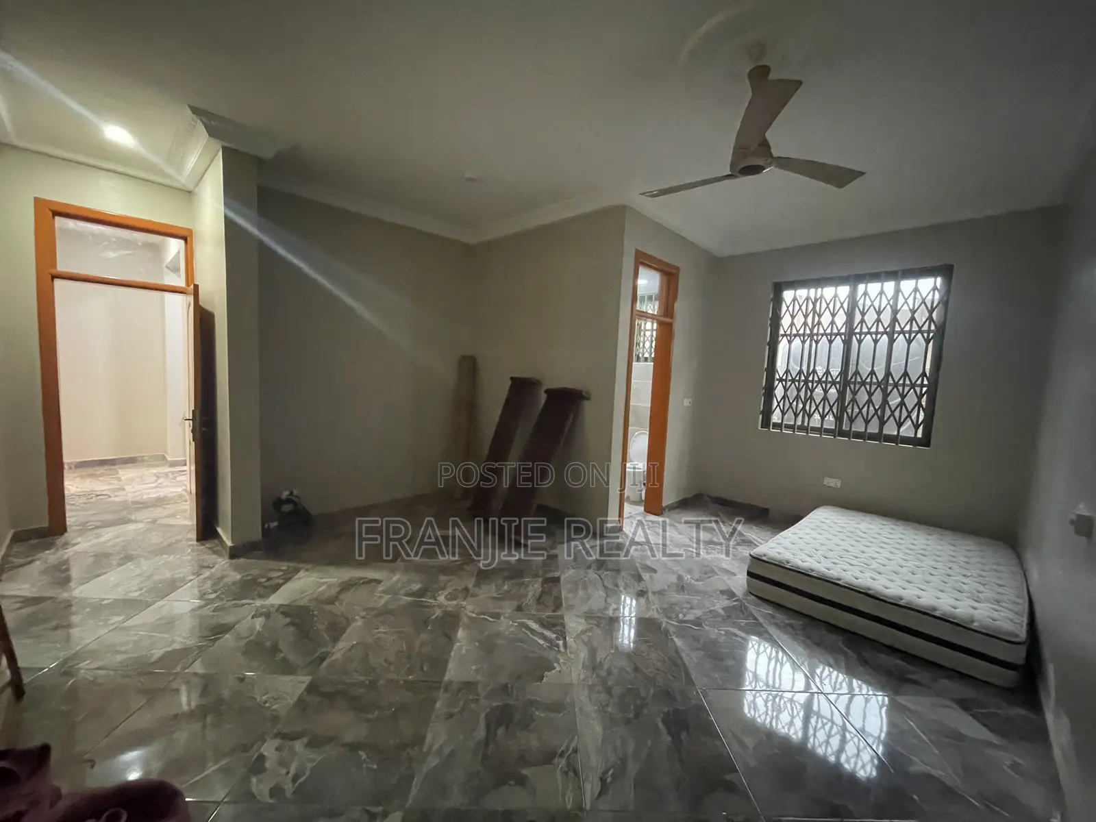 3bdrm Apartment in West Hills Mall Area for rent