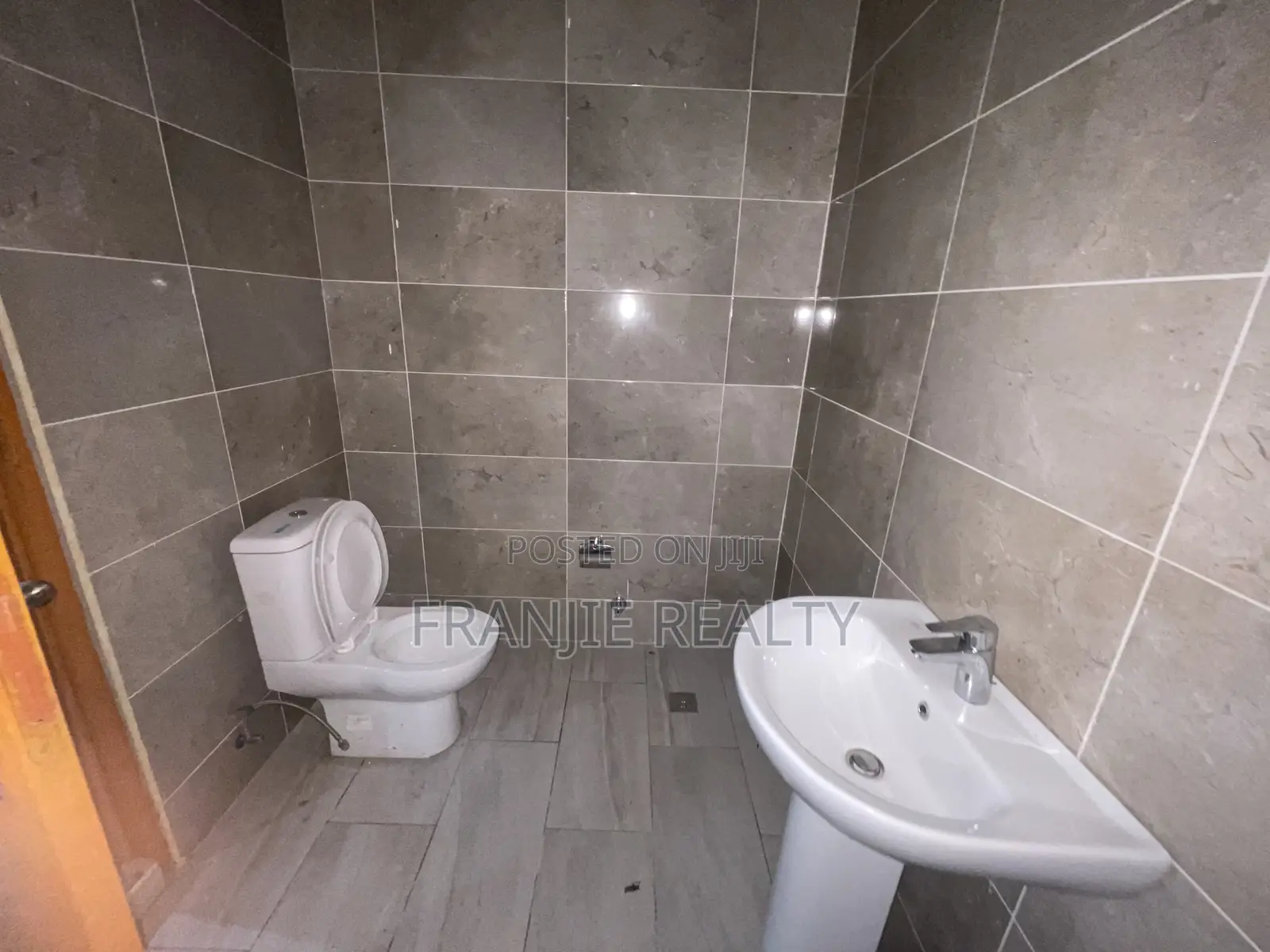 3bdrm Apartment in West Hills Mall Area for rent