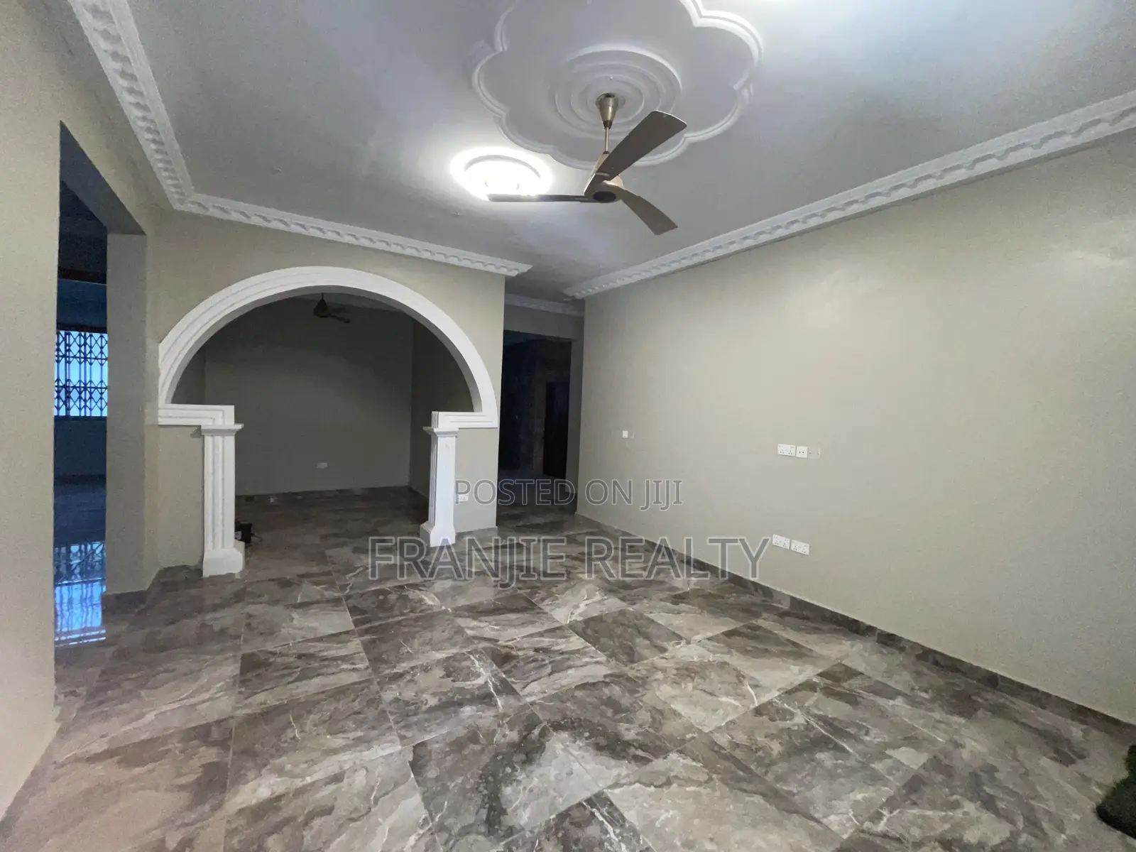 3bdrm Apartment in West Hills Mall Area for rent