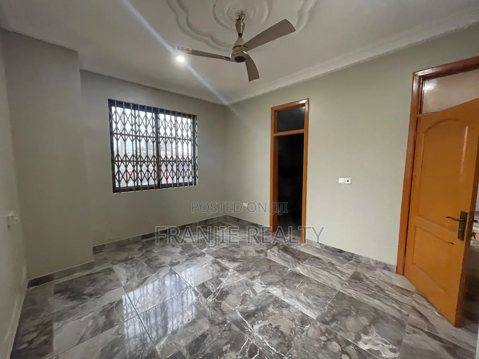 3bdrm Apartment in West Hills Mall Area for rent