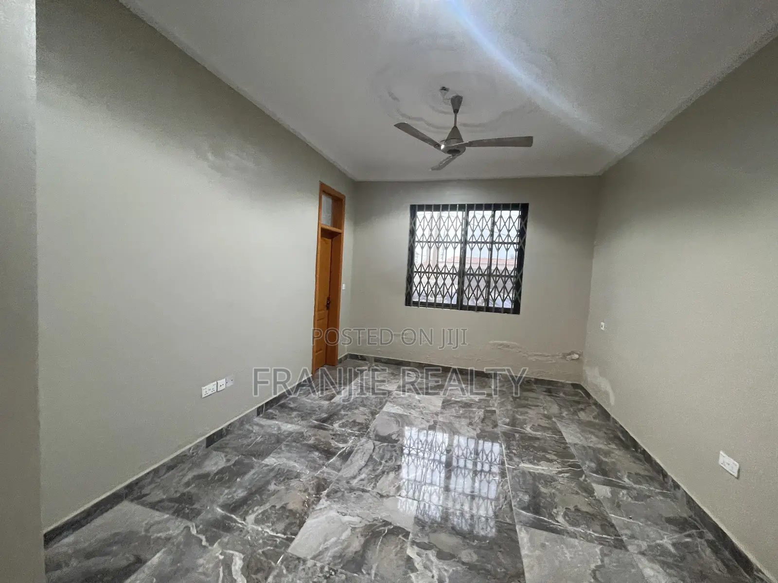 3bdrm Apartment in West Hills Mall Area for rent
