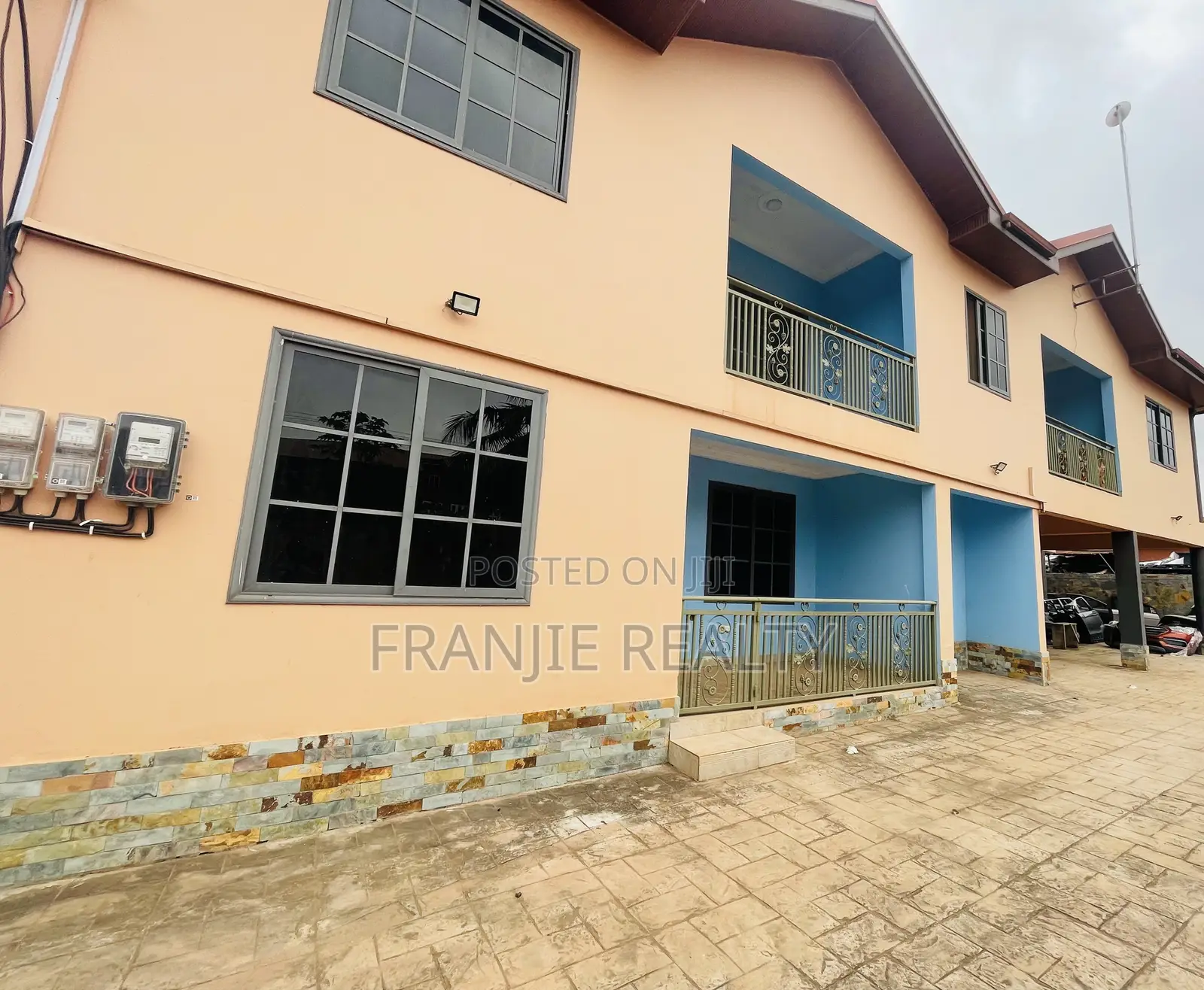 3bdrm Apartment in West Hills Mall Area for rent