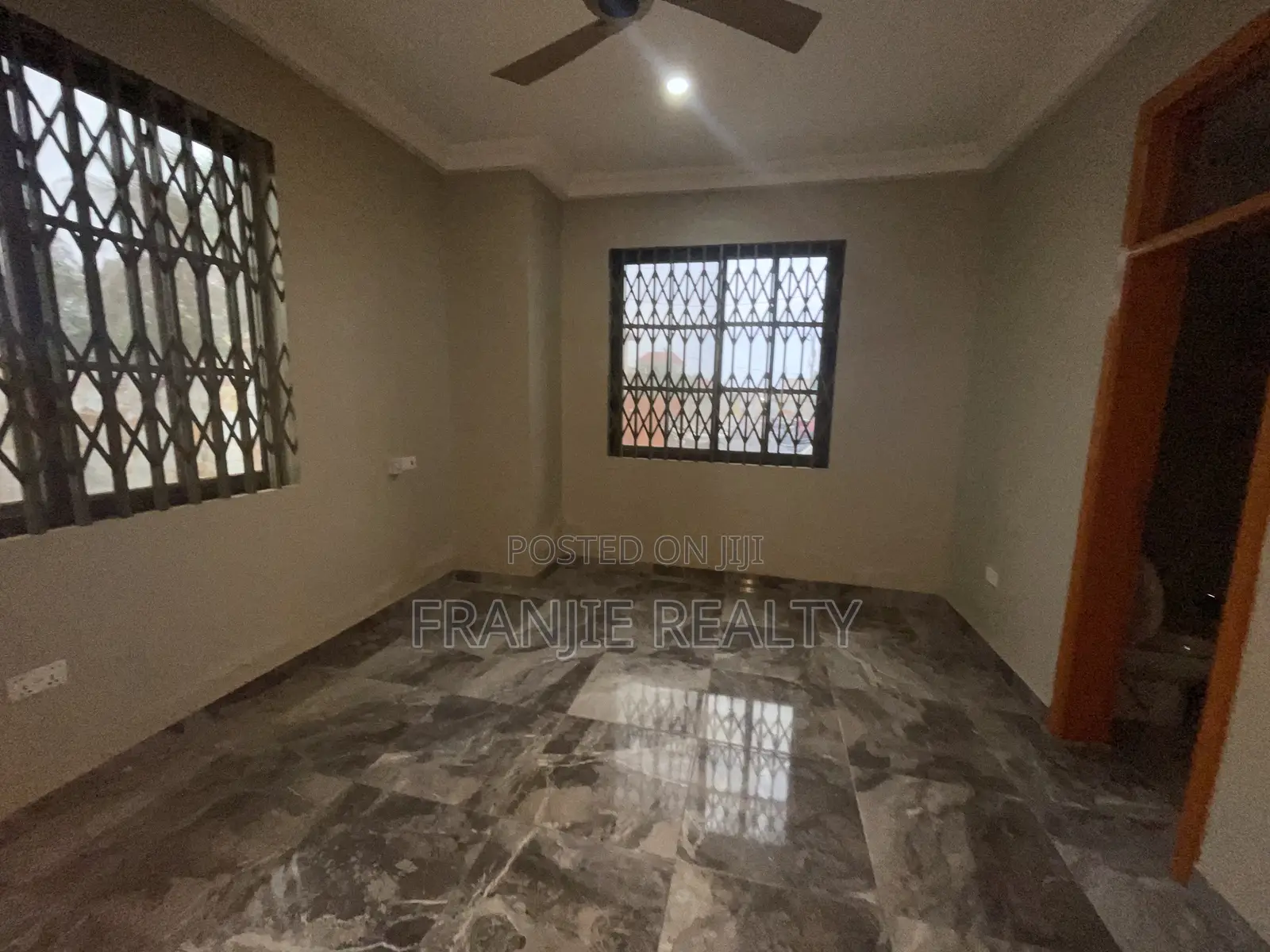 3bdrm Apartment in West Hills Mall Area for rent