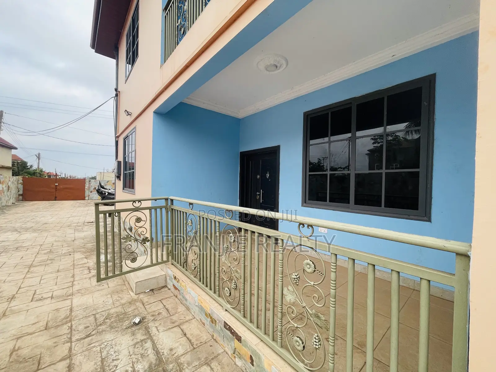3bdrm Apartment in West Hills Mall Area for rent