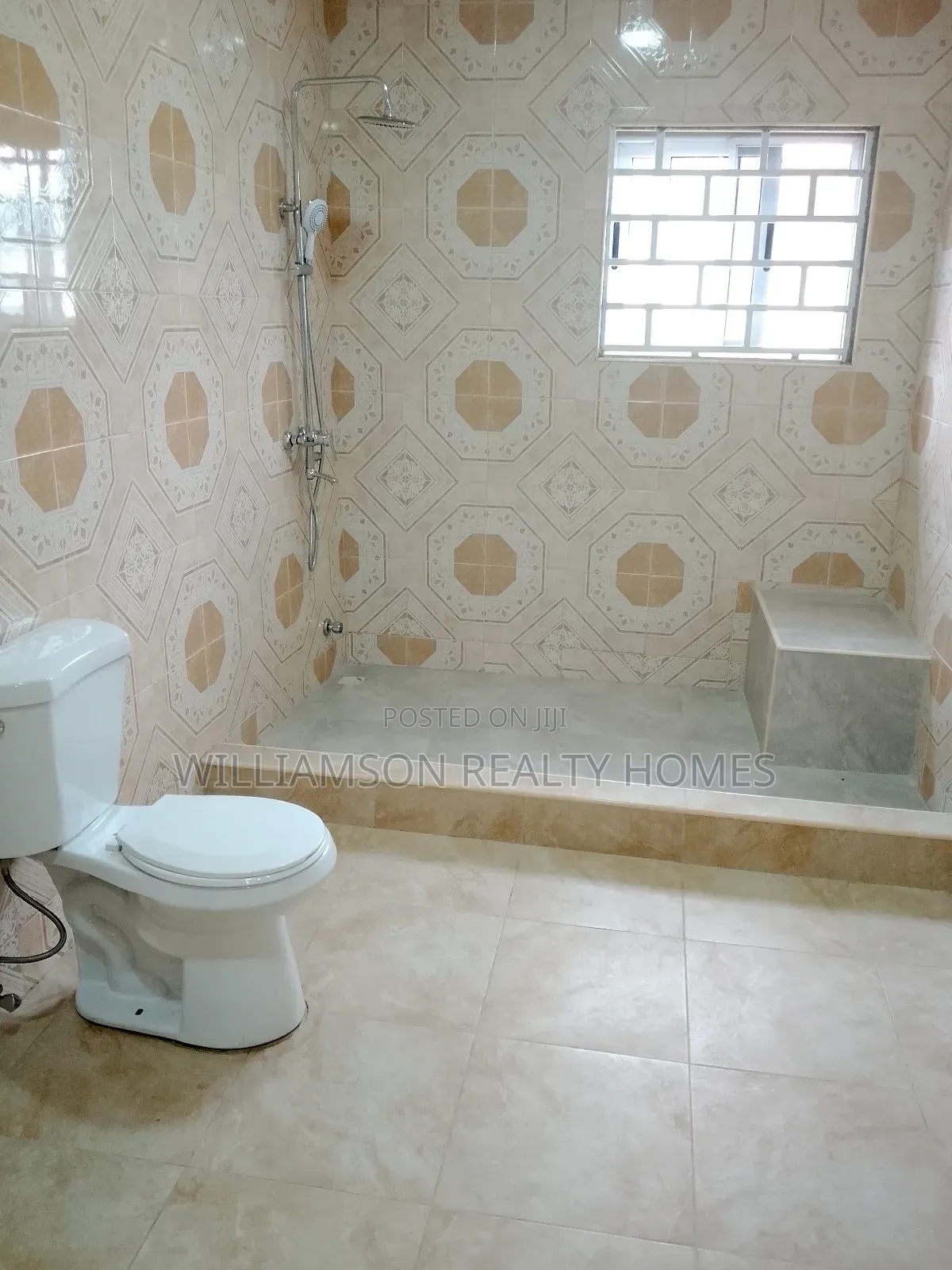 5bdrm House in Community 18 Area, Spintex for rent
