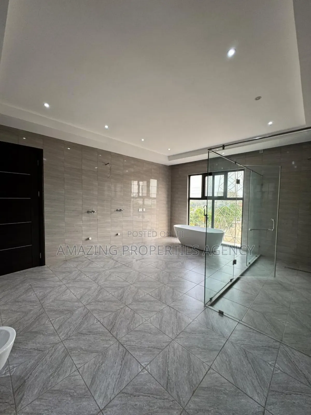4bdrm House in Adjiriganor for sale