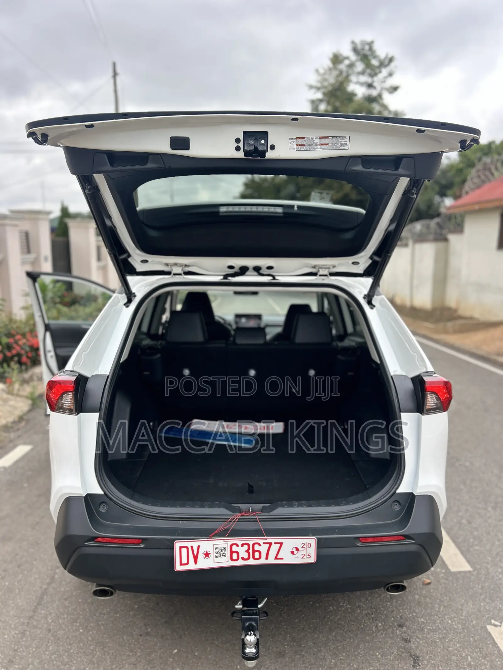 Toyota RAV4 XLE 2021 White