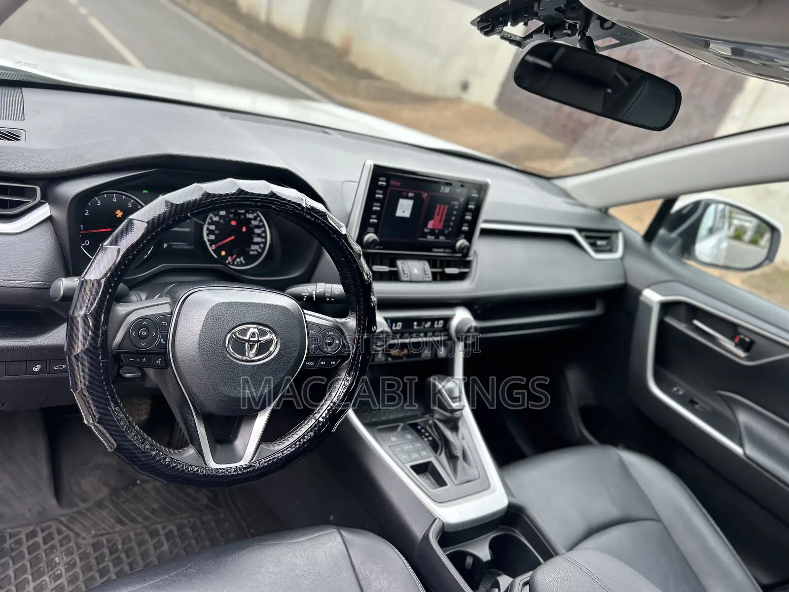 Toyota RAV4 XLE 2021 White