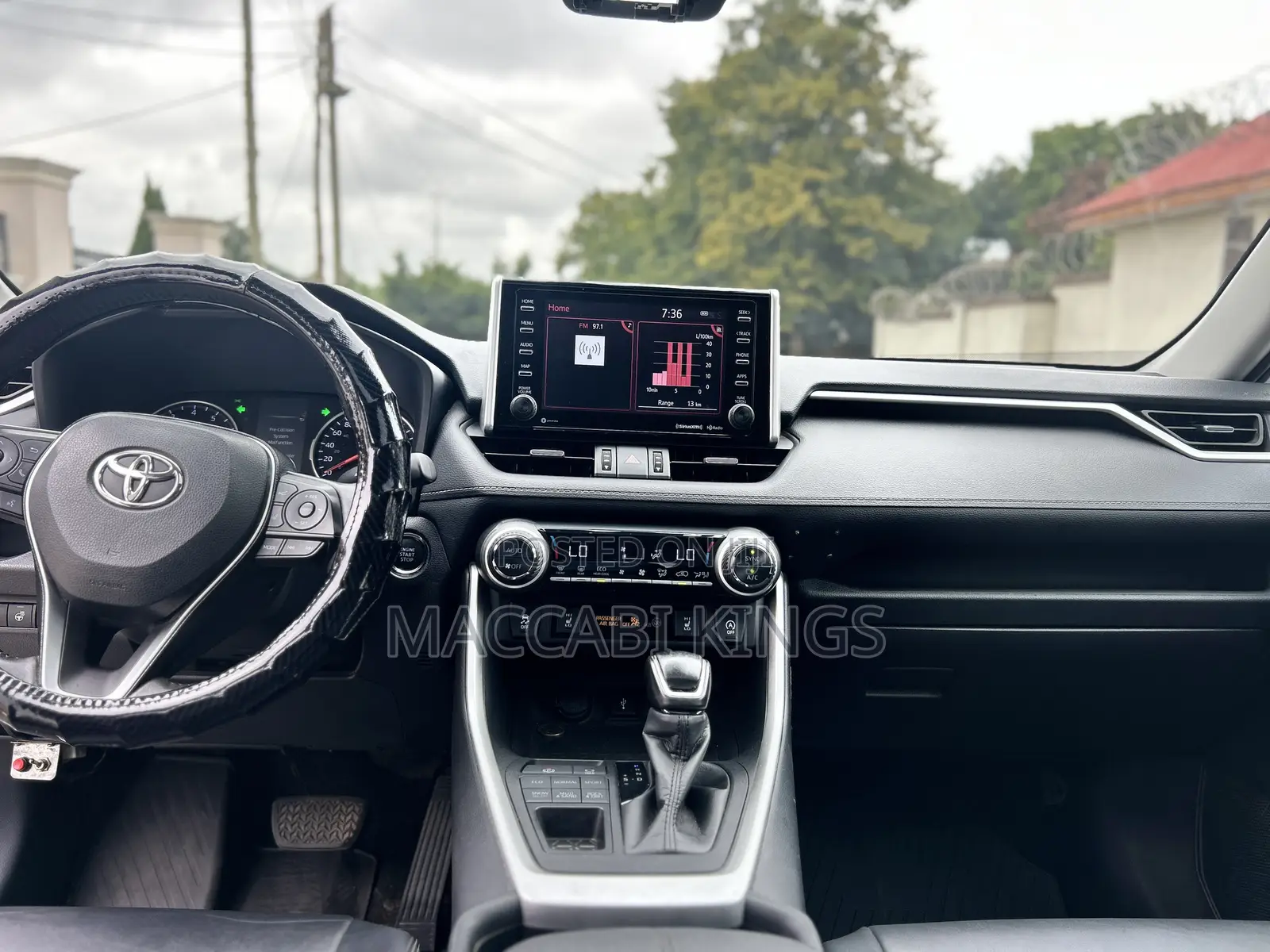 Toyota RAV4 XLE 2021 White