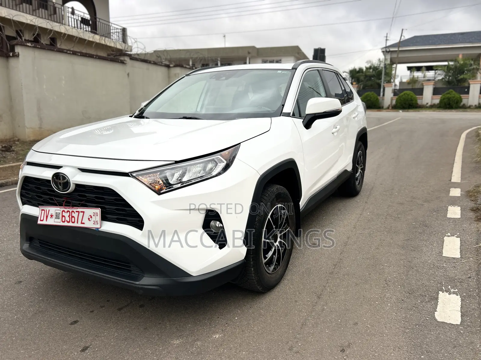 Toyota RAV4 XLE 2021 White