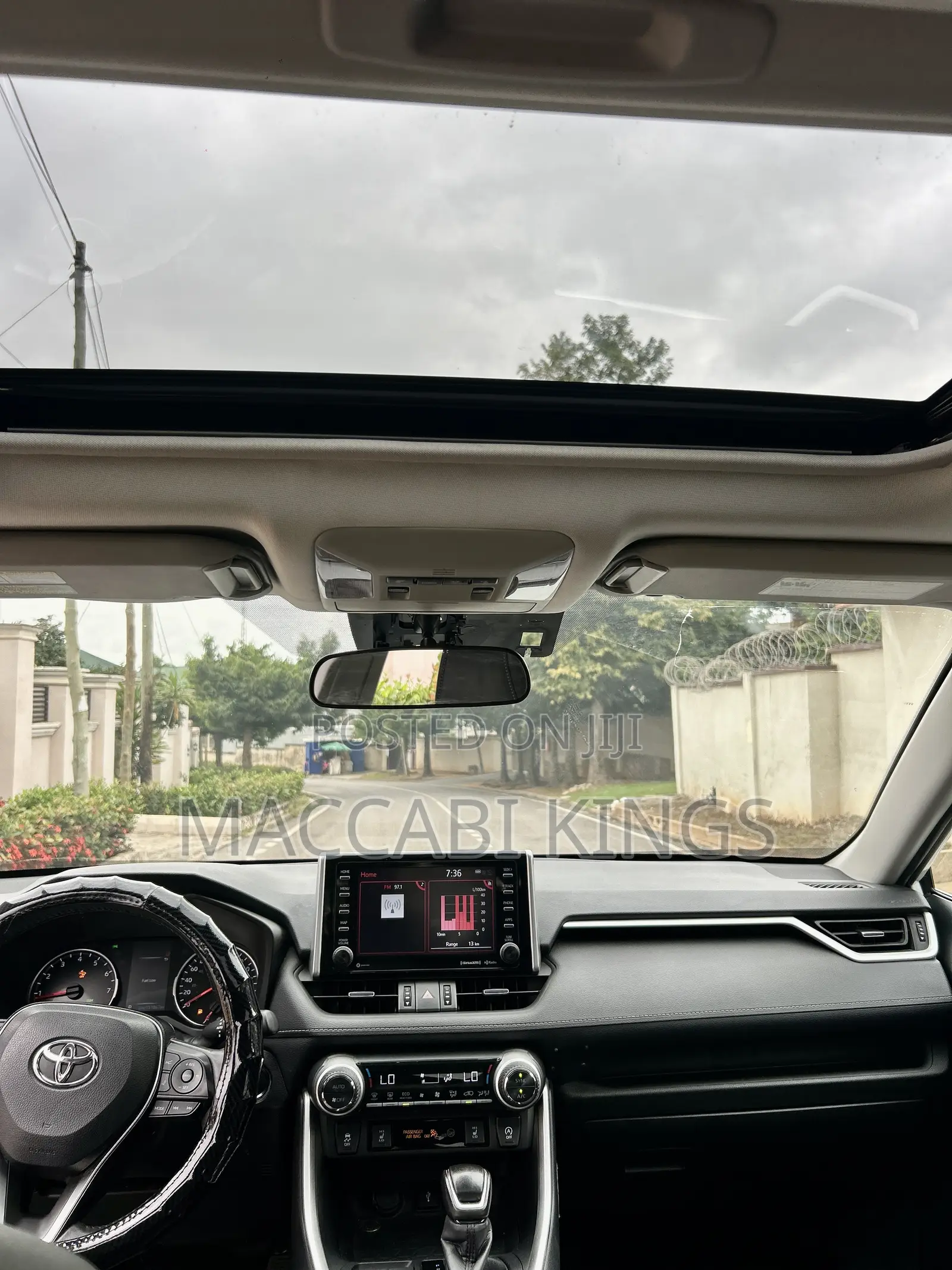 Toyota RAV4 XLE 2021 White