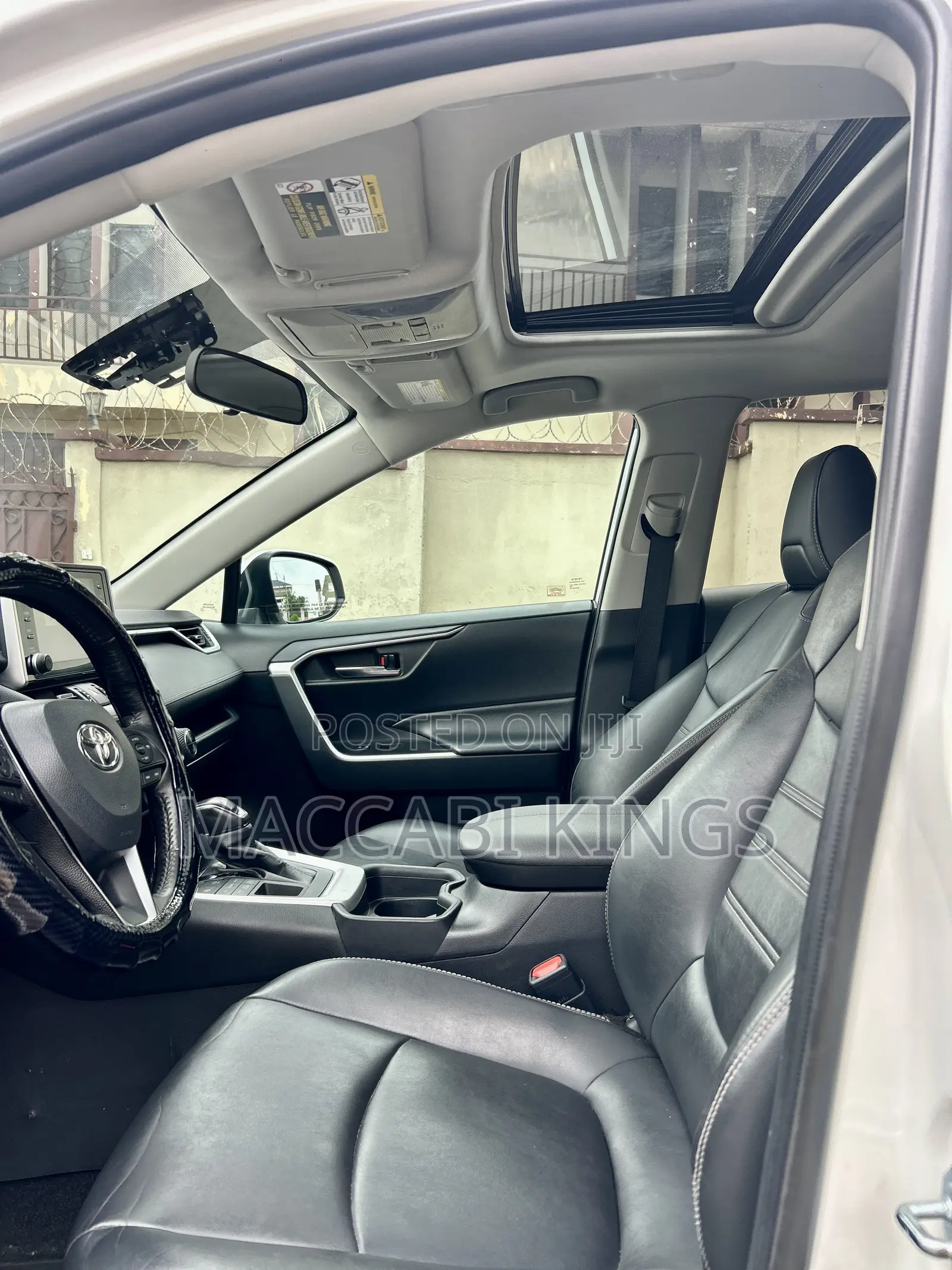 Toyota RAV4 XLE 2021 White