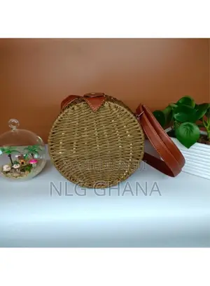 Handwoven Round Rattan Crossbody Shoulder Bag. Tvx17147
